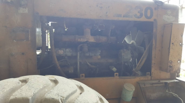 ขาย รถตักขนาดใหญ่ FURUKAWA FL230 เอวอ่อน เกียร์ทอค ดิสเบรค รถจอดไว้ไม่ได้ใช้งาน เครื่องสตาร์ทติด ราคาต่อรองได้