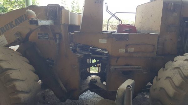 ขาย รถตักขนาดใหญ่ FURUKAWA FL230 เอวอ่อน เกียร์ทอค ดิสเบรค รถจอดไว้ไม่ได้ใช้งาน เครื่องสตาร์ทติด ราคาต่อรองได้