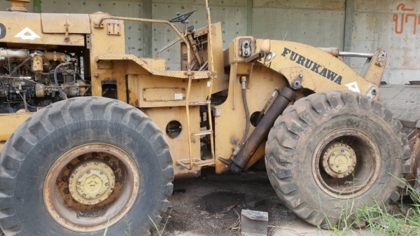 ขาย รถตักขนาดใหญ่ FURUKAWA FL230 เอวอ่อน เกียร์ทอค ดิสเบรค รถจอดไว้ไม่ได้ใช้งาน เครื่องสตาร์ทติด ราคาต่อรองได้