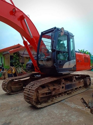 ขายจ้า..HITACHI  ZX200-1  เก่าในสภาพดี   เครื่องปั๊มสวย  ใช้งานมา 10,xxx  ชั่วโมง..เอกสารเล่มทะเบียน  โทร 089-3818694  จ๊อย