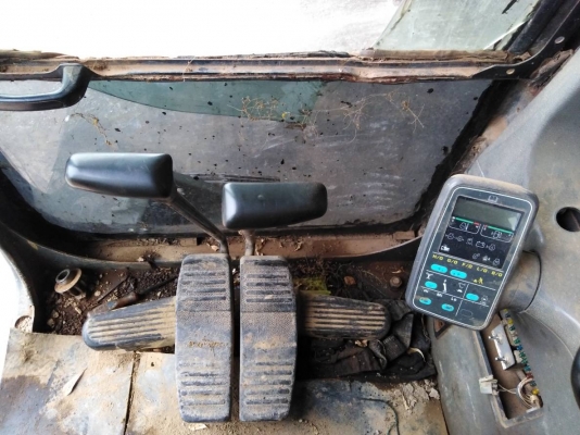 แบคโฮ KOMATSU PC200-6 **ขายตามสภาพ + เอกสารครบ แบคโฮ KOMATSU PC200-6 **ขายตามสภาพ + เอกสารครบ