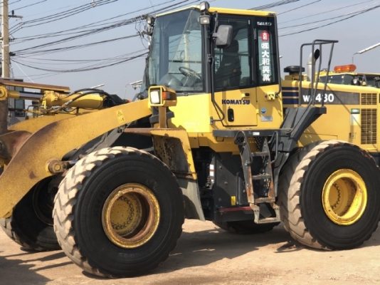 ขายรถตักล้อยาง KOMATSU WA430-6 นำเข้าเองจากญี่ปุ่น สภาพสวยพร้อมใช้ มีVDOการทำงานครับ ขายรถตักล้อยาง KOMATSU WA430-6 นำเข้าเองจากญี่ปุ่น สภาพสวยพร้อมใช้ มีVDOการทำงานครับ