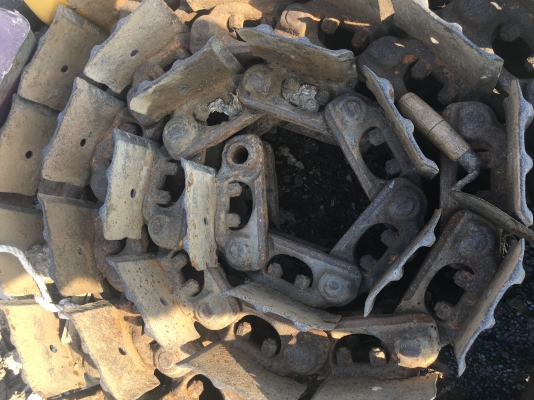 ขายโซ่พร้อมใบ ใส่รถแทร็กเตอร์D2 ใส่รถแม็กโครPC60 ได้ โซ่บูทดี ไม่มีแตก โทร0616613023แพรว