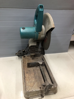 แท่นตัดไฟเบอร์ 14 นิ้ว Makita รุ่น 2414NB สภาพดี พร้อมใช้งาน แท่นตัดไฟเบอร์ 14 นิ้ว Makita รุ่น 2414NB สภาพดี พร้อมใช้งาน