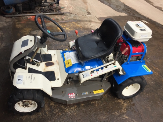 ขายรถตัดหญ้านั่งขับ4เกียร์เดินหน้า1ถอยหลัง ปรับความสูง4ระดับ เก่าญี่ปุ่น 98,000