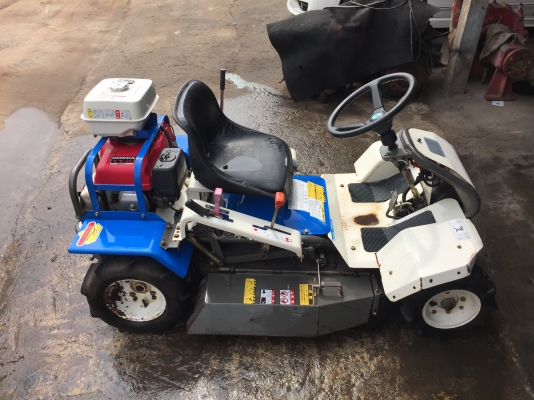 ขายรถตัดหญ้านั่งขับ4เกียร์เดินหน้า1ถอยหลัง ปรับความสูง4ระดับ เก่าญี่ปุ่น 98,000