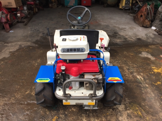 ขายรถตัดหญ้านั่งขับ4เกียร์เดินหน้า1ถอยหลัง ปรับความสูง4ระดับ เก่าญี่ปุ่น 98,000