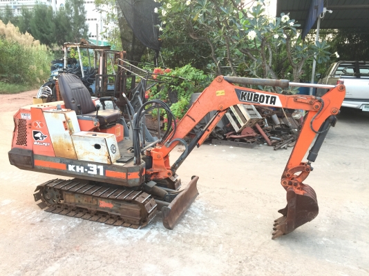ขายรถขุดเล็กขึ้นกะบะได้ kubota kh31.   165,000 เก่าญี่ปุ่น 0898374018