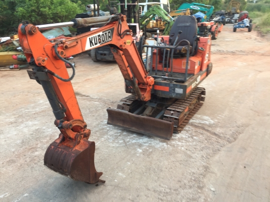 ขายรถขุดเล็กขึ้นกะบะได้ kubota kh31.   165,000 เก่าญี่ปุ่น 0898374018