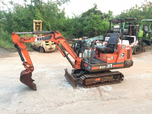 ขายรถขุดเล็กขึ้นกะบะได้ kubota kh31.   165,000 เก่าญี่ปุ่น 0898374018