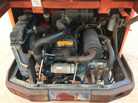 ขายรถขุดเล็กขึ้นกะบะได้ kubota kh31.   165,000 เก่าญี่ปุ่น 0898374018