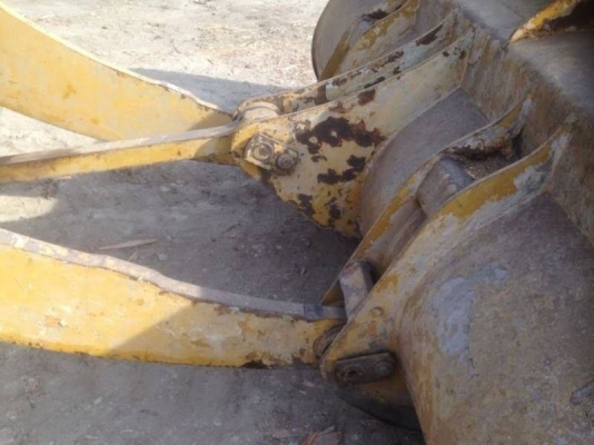 ขาย 565,000 รถตักล้อยาง KOMATSU WA 300-1 เครื่องดี เกียร์ดี ระบบไฮดอลิคแรง ต่อแขนเรียบร้อยแล้ว ยางใหม่ 4 เส้น รถพร้อมใช้งาน เอกสารซื้อขาย รถอยู่ อยุธยา 090-772-3710 090-772-3708