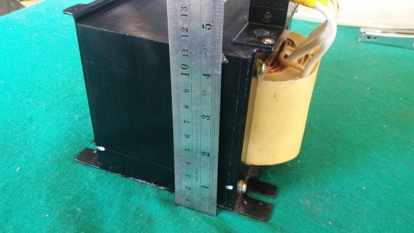 หม้อแปลงไฟ ยี่ห้อ KOBISHI made in Japan แปลงไฟ 200,220v เป็น 100,110v ขนาด 1000 va สภาพดี ใช้งานได้ดีปกติ ราคา 1600 บาทรวมส่งค่ะ มี 3 ตัว