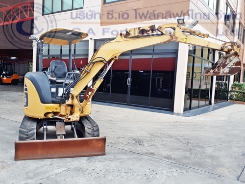 ขาย รถขุดแบคโฮ KOMATSU รุ่น PC30MR-2  ใช้งานมาเพียง 1000 ชม