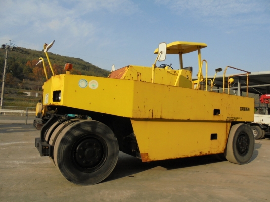 รถบดล้อยาง 9 ล้อ SAKAI TS200 # 22822 มือสองญี่ปุ่น