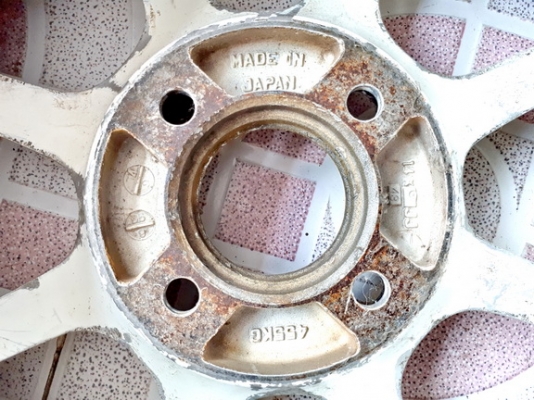 ขายล้อแม็กของ MOMO และ ENKEI เพิ่งมาจากญี่ปุ่่น