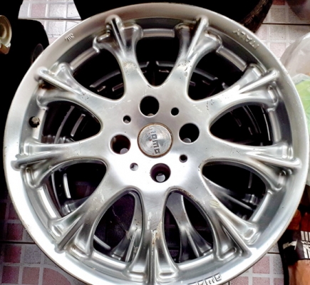 ขายล้อแม็กของ MOMO และ ENKEI เพิ่งมาจากญี่ปุ่่น