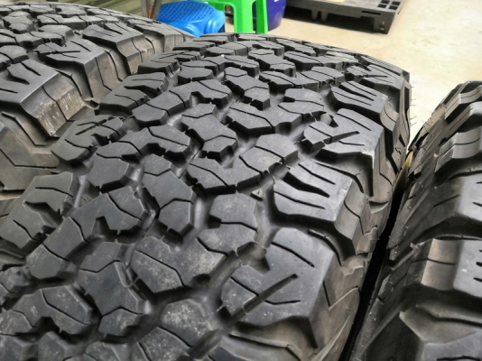 ยาง BF ko2 AllTerrain 265/75/16 สภาพใหม่มาก เพิ่งใส่ลงพื้น 4เส้น ยาง BF ko2 AllTerrain 265/75/16 สภาพใหม่มาก เพิ่งใส่ลงพื้น 4เส้น