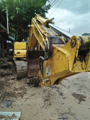 มี VDO ให้ชม.KOMATSU PC120-6E รถเชคนอกระบบดีราคา 900,000 นครศรีธรรมราช