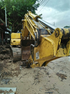 มี VDO ให้ชม.รถแบคโฮ KOMATSU PC120-6 เอกสารชุดจดทะเบียน ระบบไฟเต็ม รถเก่านอก ราคา 900000