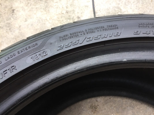 ยาง Goodyear 255-35-18 ปี 12 2 เส้น 1200 ไม่บวมไม่กินข้างดอกยางเหลือเยอะเอาไปวิ่งกันใด้อีกยาวค่ะ ยาง Goodyear 255-35-18 ปี 12 2 เส้น 1200 ไม่บวมไม่กินข้างดอกยางเหลือเยอะเอาไปวิ่งกันใด้อีกยาวค่ะ