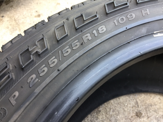 ยาง ACHILLES 255-55-18 ปี 16 ครบชุด 4 เส้น 4500 สวยๆไม่มีปะ ไม่บวมไม่กินข้างดอกยางเหลือเยอะเอาไปวิ่ง