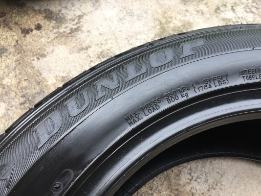 ยาง DUNLOP 235-55-18 ปี 18 ครบชุด 4 เส้น 6500 สวยๆไม่บวมไม่กินข้างดอกยางเหลือเยอะเอาไปวิ่งกันใด้อีกย ยาง DUNLOP 235-55-18 ปี 18 ครบชุด 4 เส้น 6500 สวยๆไม่บวมไม่กินข้างดอกยางเหลือเยอะเอาไปวิ่งกันใด้อีกย