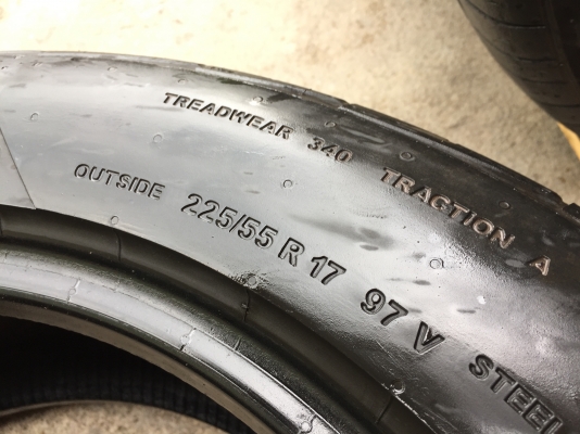ยาง Continental 225-55-17 ปี 15 ครบชุด 4 เส้น 2000 สวยๆไม่บวมไม่กินข้างดอกยางเหลือเยอะเอาไปวิ่งกันใด ยาง Continental 225-55-17 ปี 15 ครบชุด 4 เส้น 2000 สวยๆไม่บวมไม่กินข้างดอกยางเหลือเยอะเอาไปวิ่งกันใด