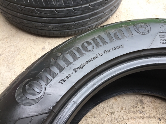 ยาง Continental 225-55-17 ปี 15 ครบชุด 4 เส้น 2000 สวยๆไม่บวมไม่กินข้างดอกยางเหลือเยอะเอาไปวิ่งกันใด ยาง Continental 225-55-17 ปี 15 ครบชุด 4 เส้น 2000 สวยๆไม่บวมไม่กินข้างดอกยางเหลือเยอะเอาไปวิ่งกันใด