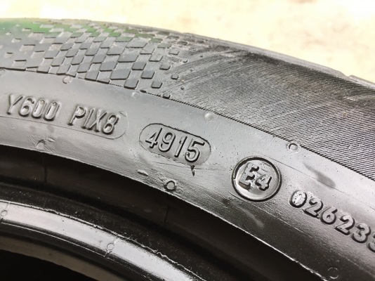 ยาง Continental 225-55-17 ปี 15 ครบชุด 4 เส้น 2000 สวยๆไม่บวมไม่กินข้างดอกยางเหลือเยอะเอาไปวิ่งกันใด ยาง Continental 225-55-17 ปี 15 ครบชุด 4 เส้น 2000 สวยๆไม่บวมไม่กินข้างดอกยางเหลือเยอะเอาไปวิ่งกันใด