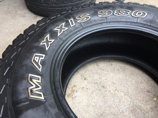 ยาง MAXXIS 265-75-16 ปี 16 ครบชุด 4 เส้น 7000 สวยๆไม่มีปะ ไม่บวมไม่กินข้างดอกยางเหลือเยอะเอาไปวิ่งกั
