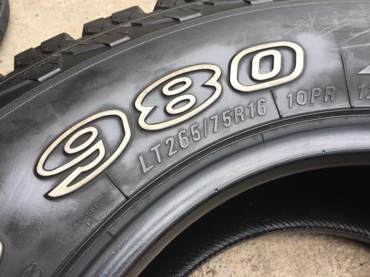 ยาง MAXXIS 265-75-16 ปี 16 ครบชุด 4 เส้น 7000 สวยๆไม่มีปะ ไม่บวมไม่กินข้างดอกยางเหลือเยอะเอาไปวิ่งกั