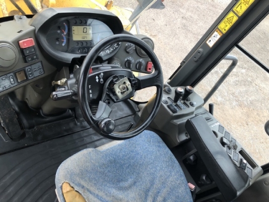 ขายรถตักล้อยาง HITACHI ZW220 (เทียบเท่า WA380-6) นำเข้าเองจากญี่ปุ่น สภาพสวยพร้อมใช้ มีVDOการทำงานครับ