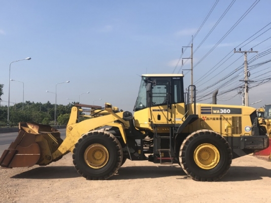 ขายรถตักล้อยาง KOMATSU WA380-5 นำเข้าเองจากญี่ปุ่น สภาพสวยพร้อมใช้ มีVDOการทำงานครับ