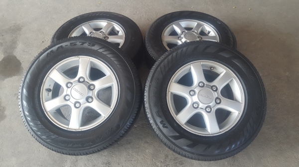 ขายล้อISUZU ขอบ15ยาง215/70/15 ปี 16  4 ล้อ