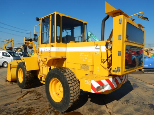 ขายรถตักล้อยาง TCM E840 (เท่าเทียบ WA200) นำเข้าเองจากญี่ปุ่น สภาพสวยพร้อมใช้ ถึงเร็วๆนี้ครับ