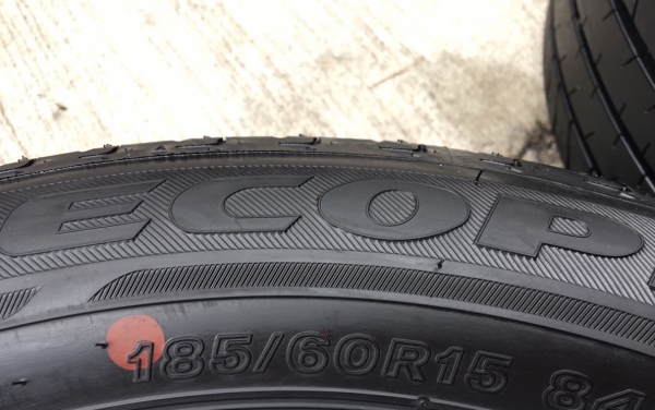 ยางใหม่ป้ายแดง Bridgestone 185-60-15 ปลายปี 18 ดอกยางหนานิ่ม ตุ่มเป้ง เส้นสีจัด