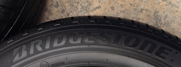 ยางใหม่ป้ายแดง Bridgestone 185-60-15 ปลายปี 18 ดอกยางหนานิ่ม ตุ่มเป้ง เส้นสีจัด