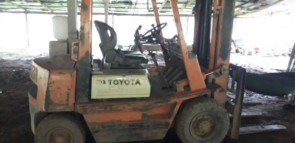 มี VDO ให้ชม.รถโฟล์คลิฟต์ TOYOTA ยก 3 ตันสูง 3 เมตร เทหน้าได้ เครื่องดีเซล 4 สูบ ราคา 170000 มี VDO ให้ชม.รถโฟล์คลิฟต์ TOYOTA ยก 3 ตันสูง 3 เมตร เทหน้าได้ เครื่องดีเซล 4 สูบ ราคา 170000