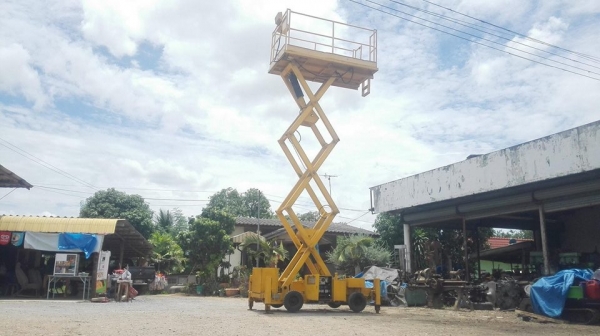 เอ็กลิฟท์ขากรรไกรเก่าญี่ปุ่น Made in JAPAN ยกสูง 6.2 m ถาด 130x250 cm