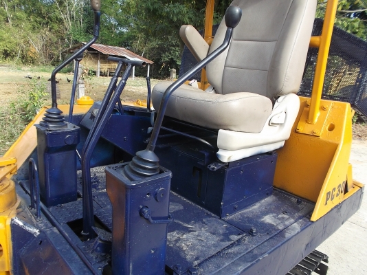 ขายแบคโฮ KOMATSU PC 30-5 เครื่อง 3 D 84 สามสูบ เครื่องดีสีทำใหม่