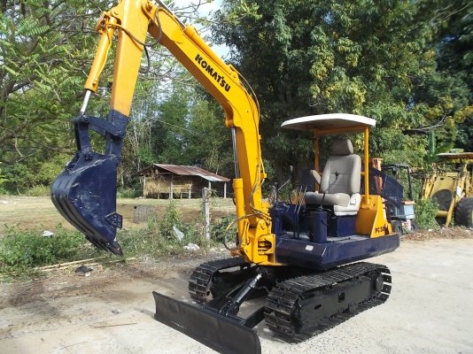 ขายแบคโฮ KOMATSU PC 30-5 เครื่อง 3 D 84 สามสูบ เครื่องดีสีทำใหม่