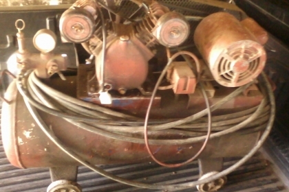 AC07135145ปั้มลมพูมา 90 ลิตร 2 หัว มอเตอร์1/2 แรงสภาพเดิมๆครับขนาด 90 ลิตร  มอเตอร์โตชิบา 1/2  แรงหัวจ่ายลม 2  หัว ระบบตัดลมปกติเสียงนิ่มลมแรงครับรุ่นนี้สภาพพร้อมใช้งานเดิมๆ  พร้อมสายความยาวประมาณ เกือบ 20  เมตรครับ  คุ้มครับราคานี้ครับ