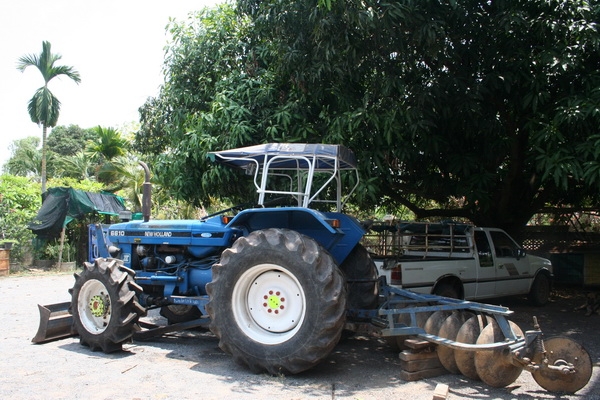 ขายรถไถ Ford 6610 2เพลา เสื้อลาย