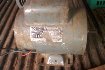 มอเตอร์ 1 แรงโตชิบาไฟบ้านใช้งานปกติครับสภาพเดิมๆครับเป็นของโตชิบาครับ  ขนาด  1  แรงครับไฟบ้านครับ