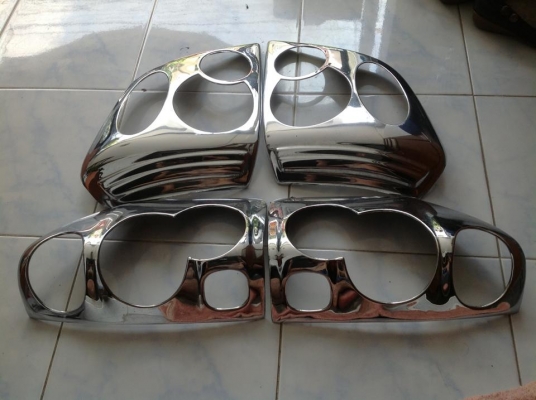 ขายครอบไฟหน้า+ไฟท้าย ISUZU สภาพดีครับ ราคาถูกๆ