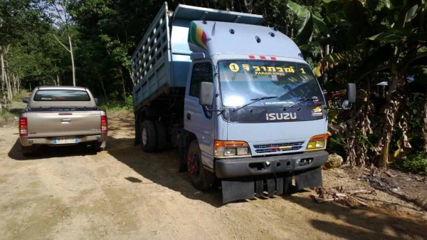 รถ  isuzunpr120.เครื่องฝาขาวติดต่อ080-1405528