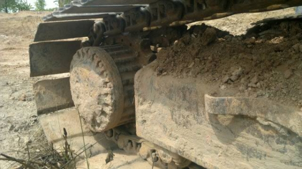 KOMATSU 200-3 เครื่อง 6BG 175 แรงม้า ปั้ม K3V บูมอามไม่ปะ เอวได้ 2 ชุด โซ่ 70\%