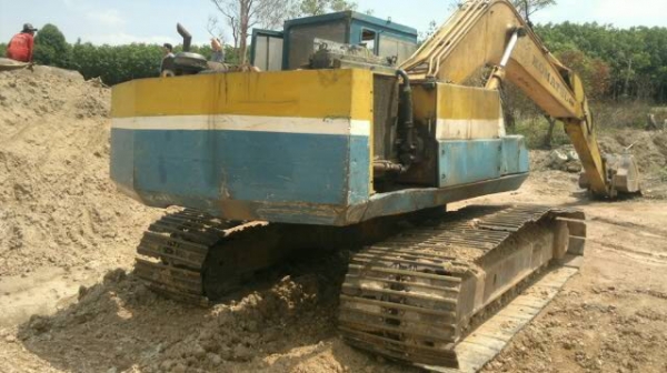 KOMATSU 200-3 เครื่อง 6BG 175 แรงม้า ปั้ม K3V บูมอามไม่ปะ เอวได้ 2 ชุด โซ่ 70\%