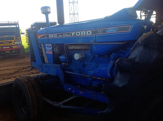 ขายรถไถฟอร์ด 77 สภาพสวยสีเดิมพร้อมใช้งาน มีใบมีดหน้า ผาน7 หลัง พวงมลัยเพาเวอร์ใน ยางเปอร์เซ็นสภาพสวย ราคาต่อลองได้  385000